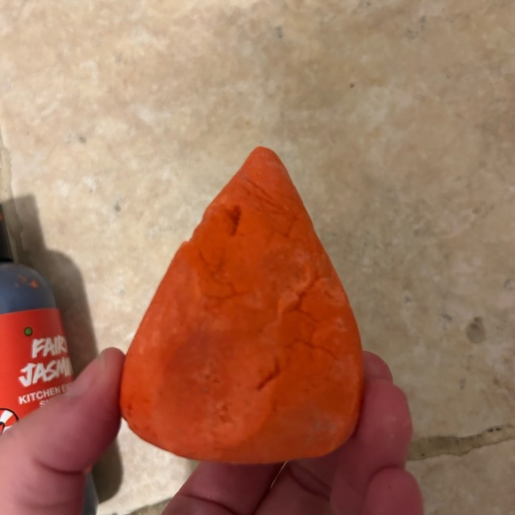 Lush Christmas kisses bubble bar - Picture 2 of 3